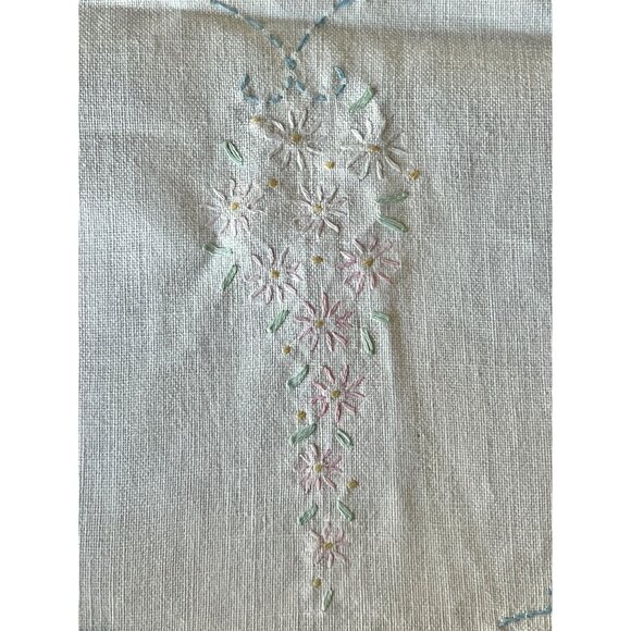 White Linen Table Runner Embroidered Swans Crocheted Edges 41x16 Wedding Dresser - Picture 4 of 11